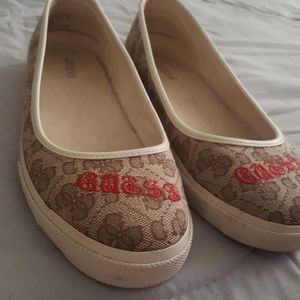 Confortable shoes by Guess